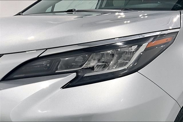 Used 2021 Toyota Sienna LE FWD image 39