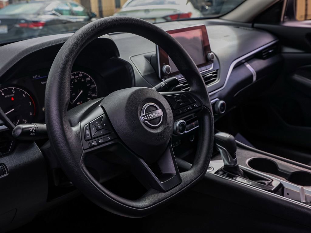 Used 2025 Nissan Altima 2.5 S image 14