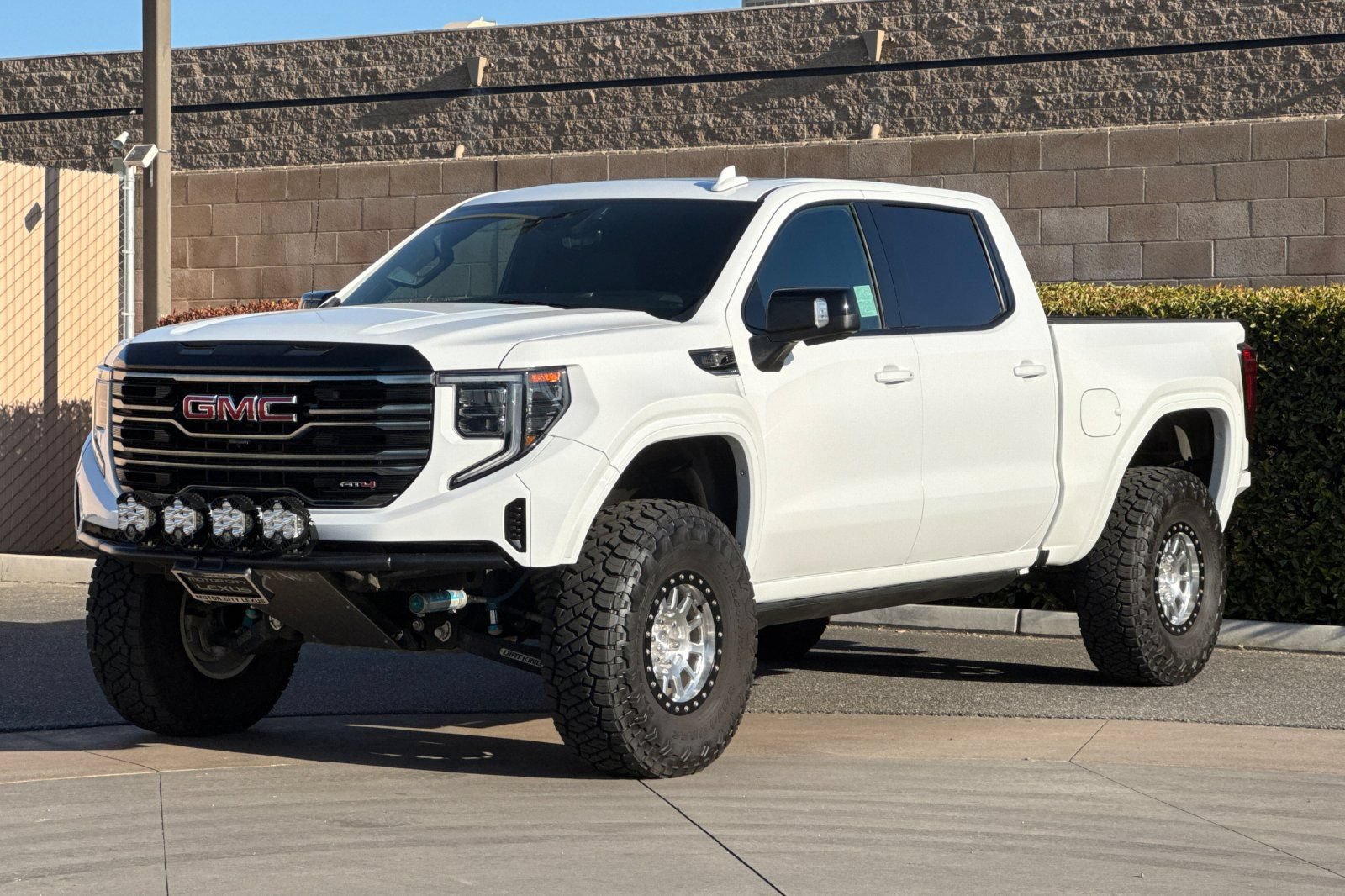 Used 2025 GMC Sierra 1500 AT4 w/ Technology Package AWD/4WD image 8