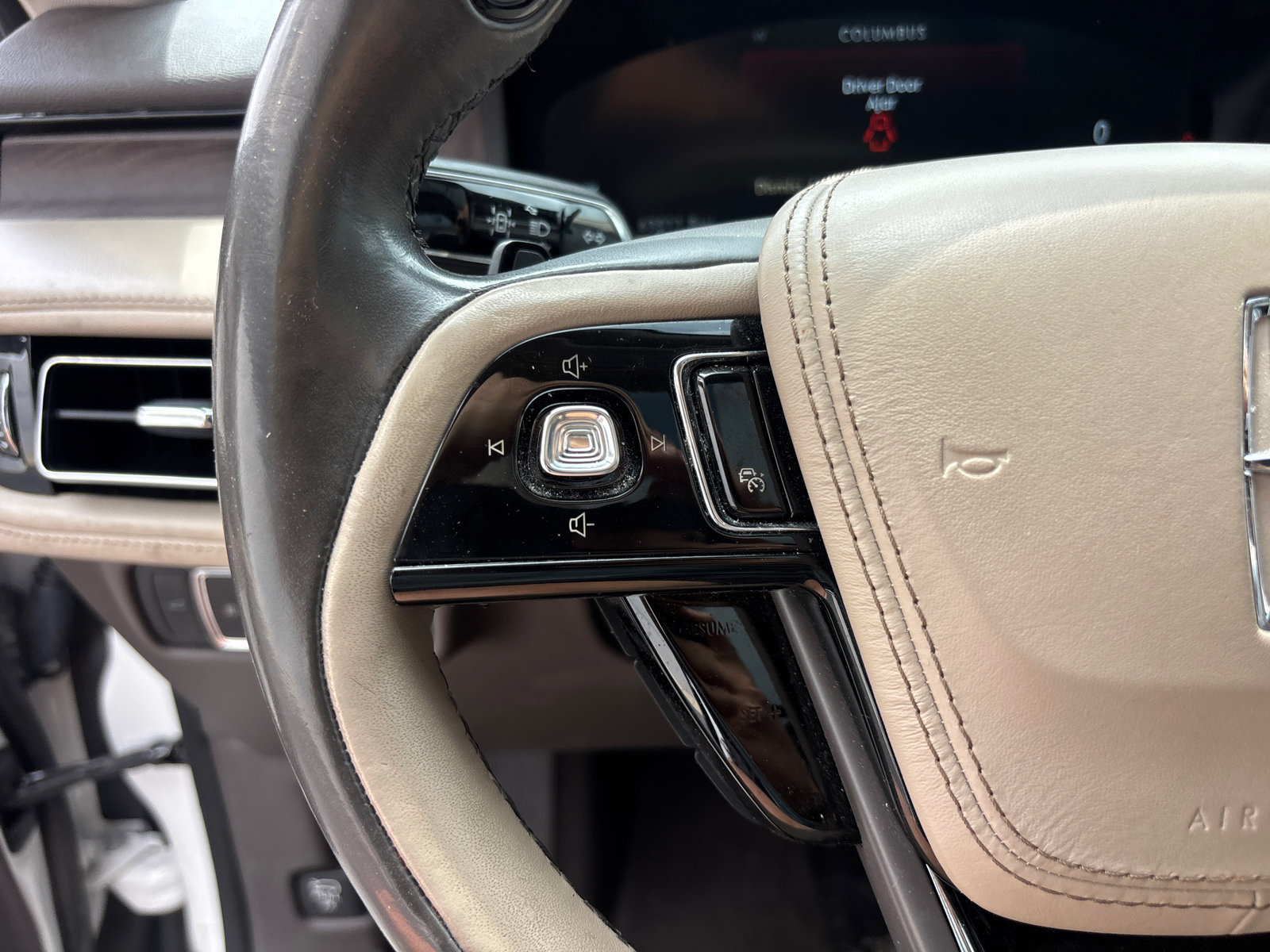 Used 2020 Lincoln Aviator Reserve w/ Equipment Group 202A AWD/4WD image 17