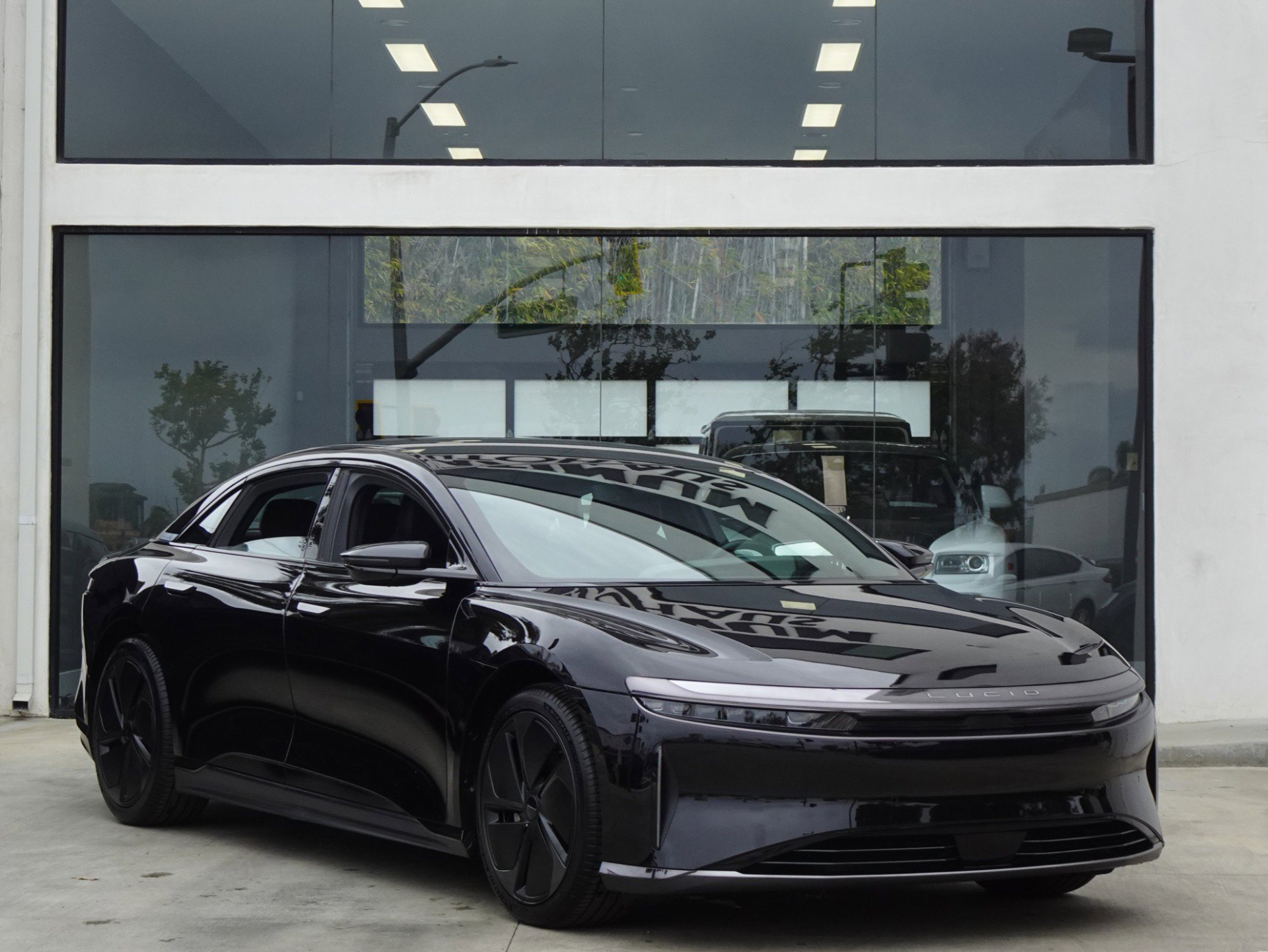 Used 2024 Lucid Air Pure RWD image 9