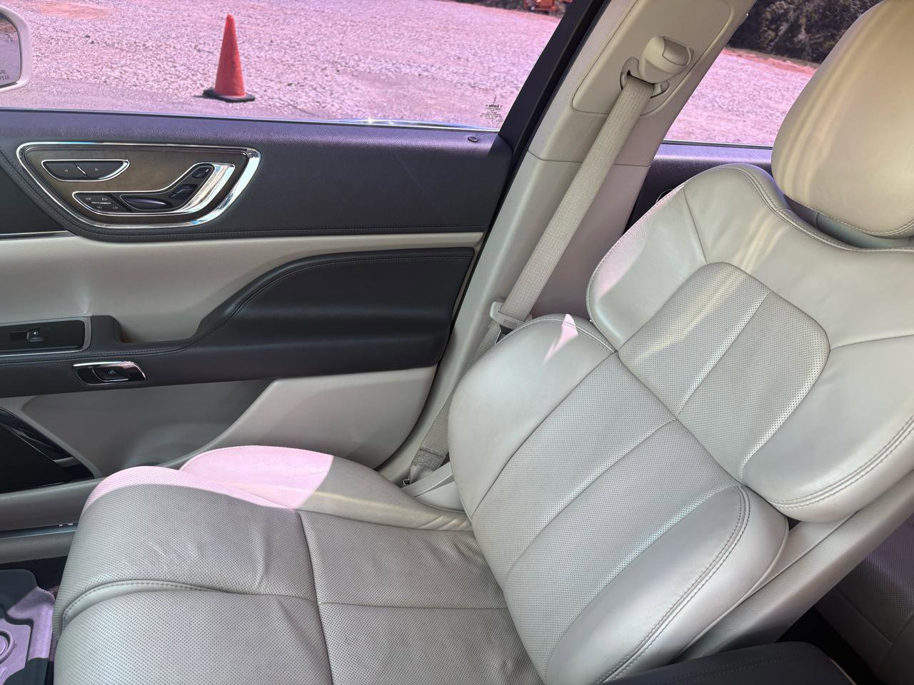 Used 2018 Lincoln Continental Reserve w/ Continental Climate Package AWD/4WD image 22