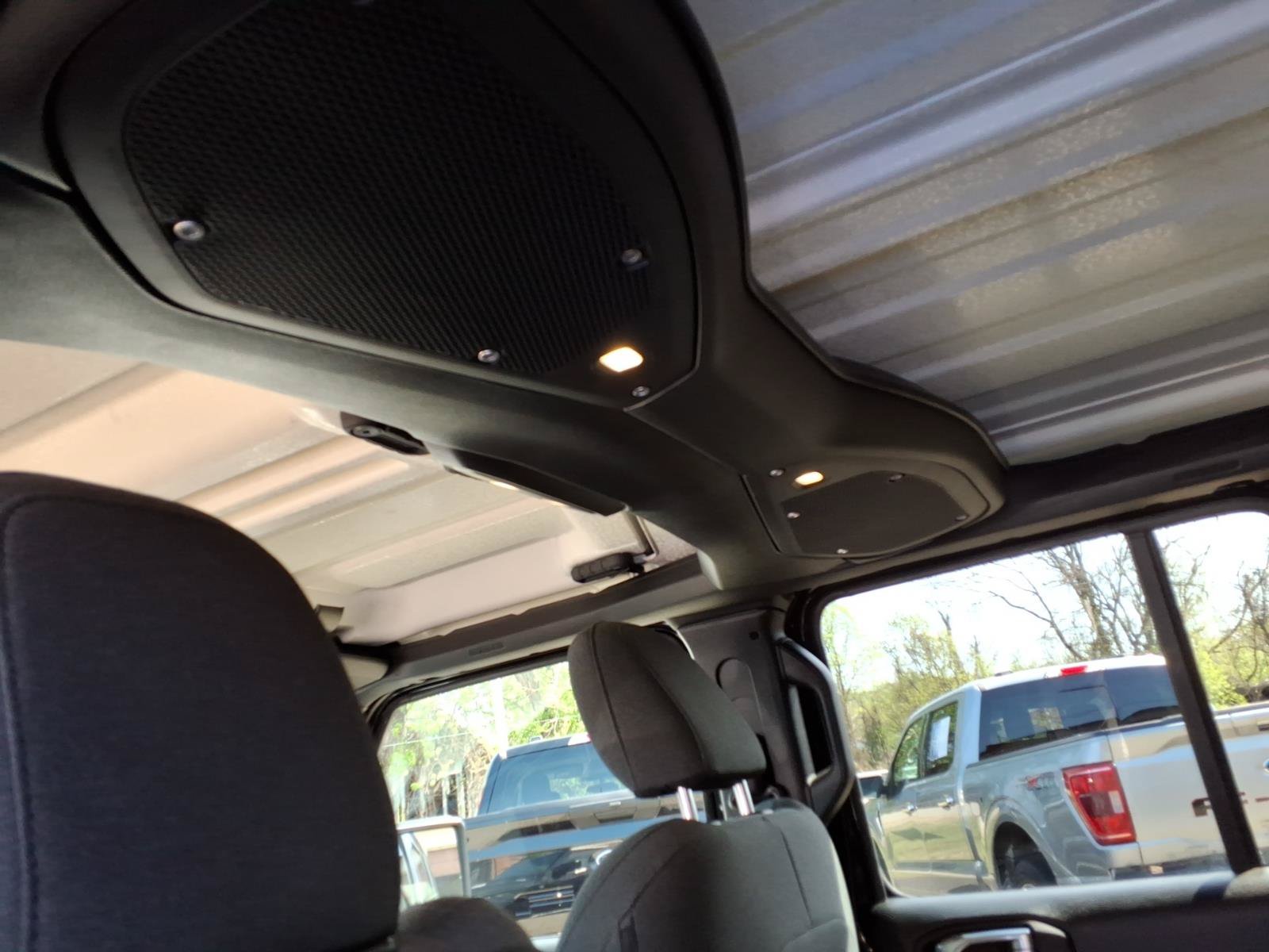 Used 2024 Jeep Wrangler Unlimited w/ Convenience Group AWD/4WD image 9