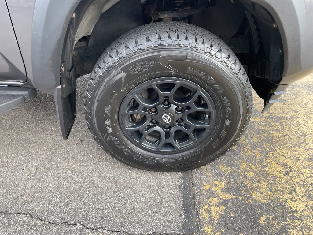 Certified 2020 Toyota Tacoma SR w/ SX Package AWD/4WD image 11