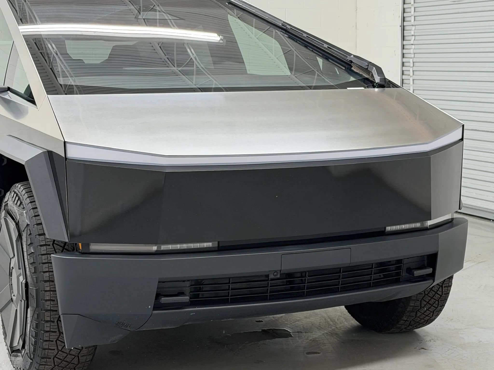 Used 2025 Tesla Cybertruck 2WD Crew Cab image 88