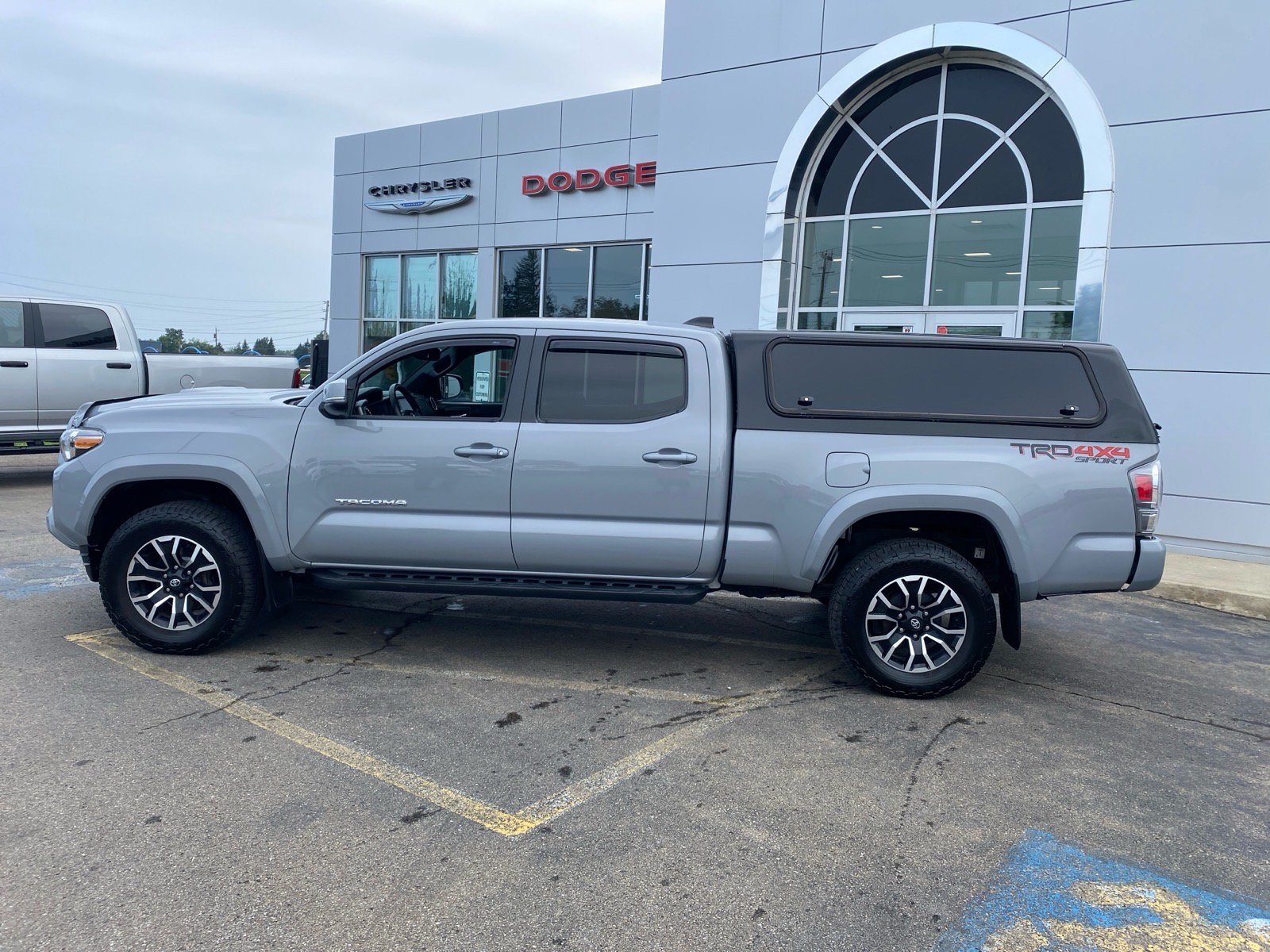 Used 2021 Toyota Tacoma TRD Sport AWD/4WD image 2
