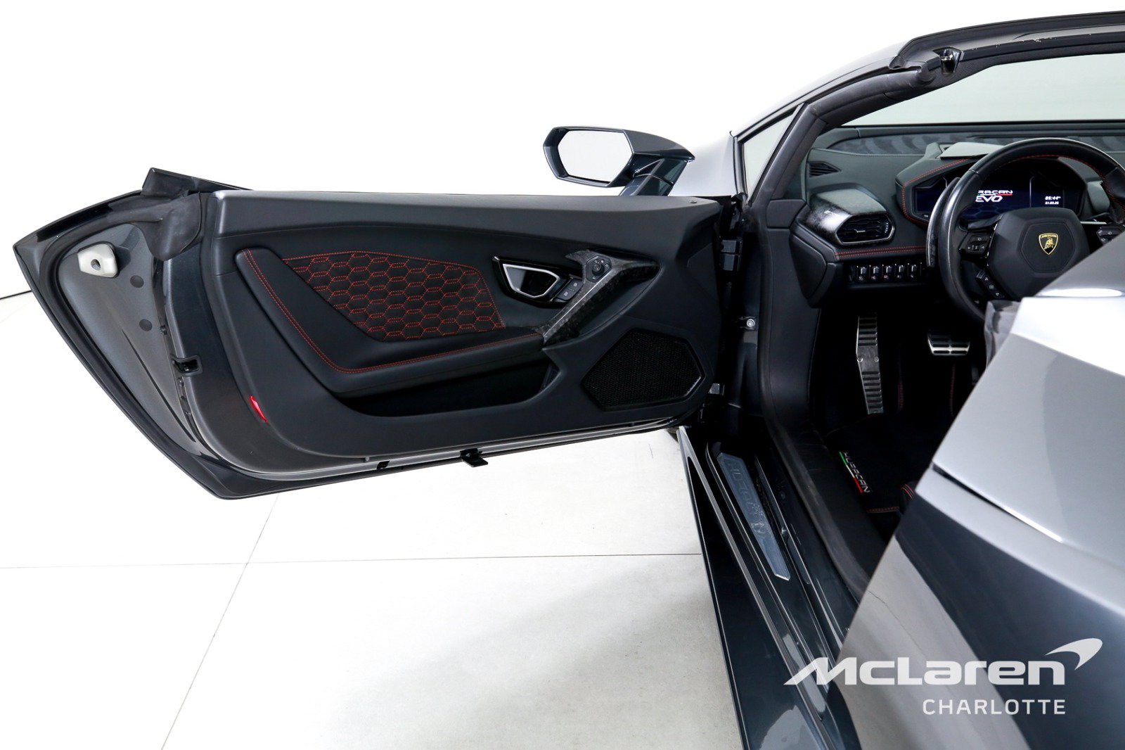 Used 2022 Lamborghini Huracan EVO RWD image 10