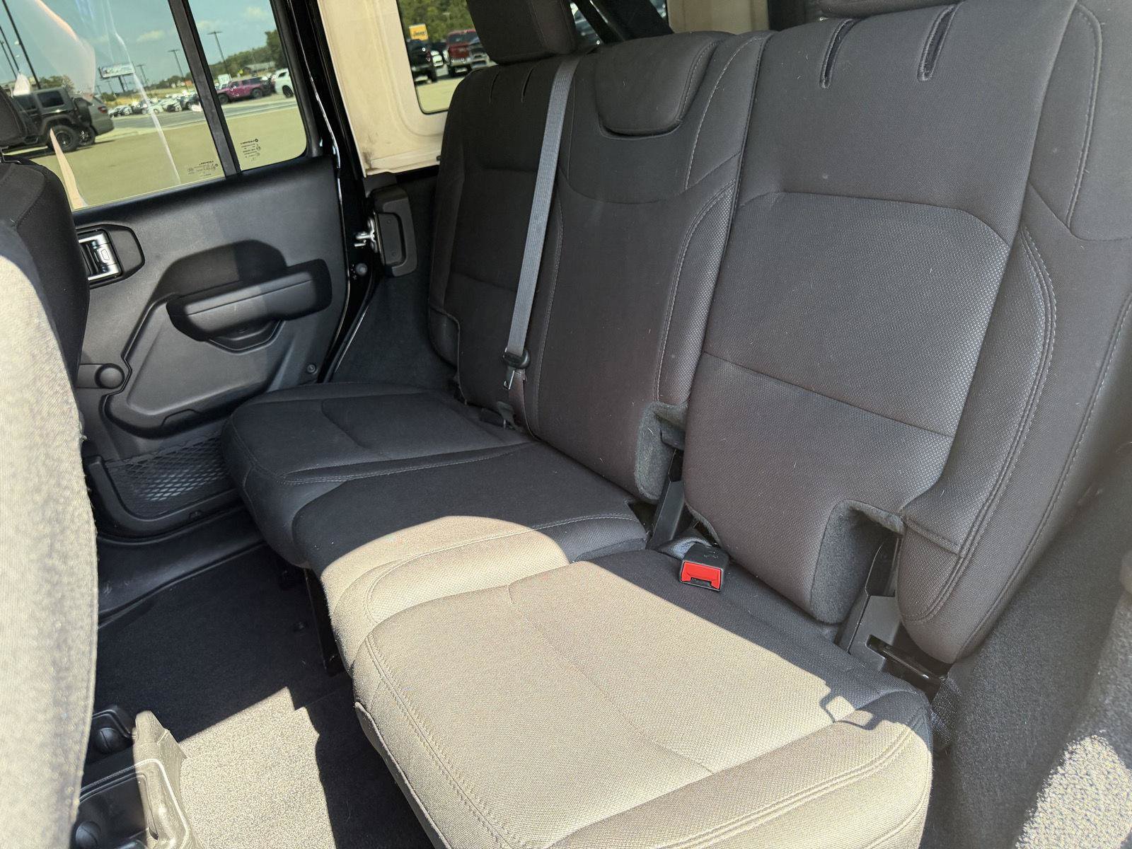 Used 2022 Jeep Wrangler Unlimited Sport AWD/4WD image 17