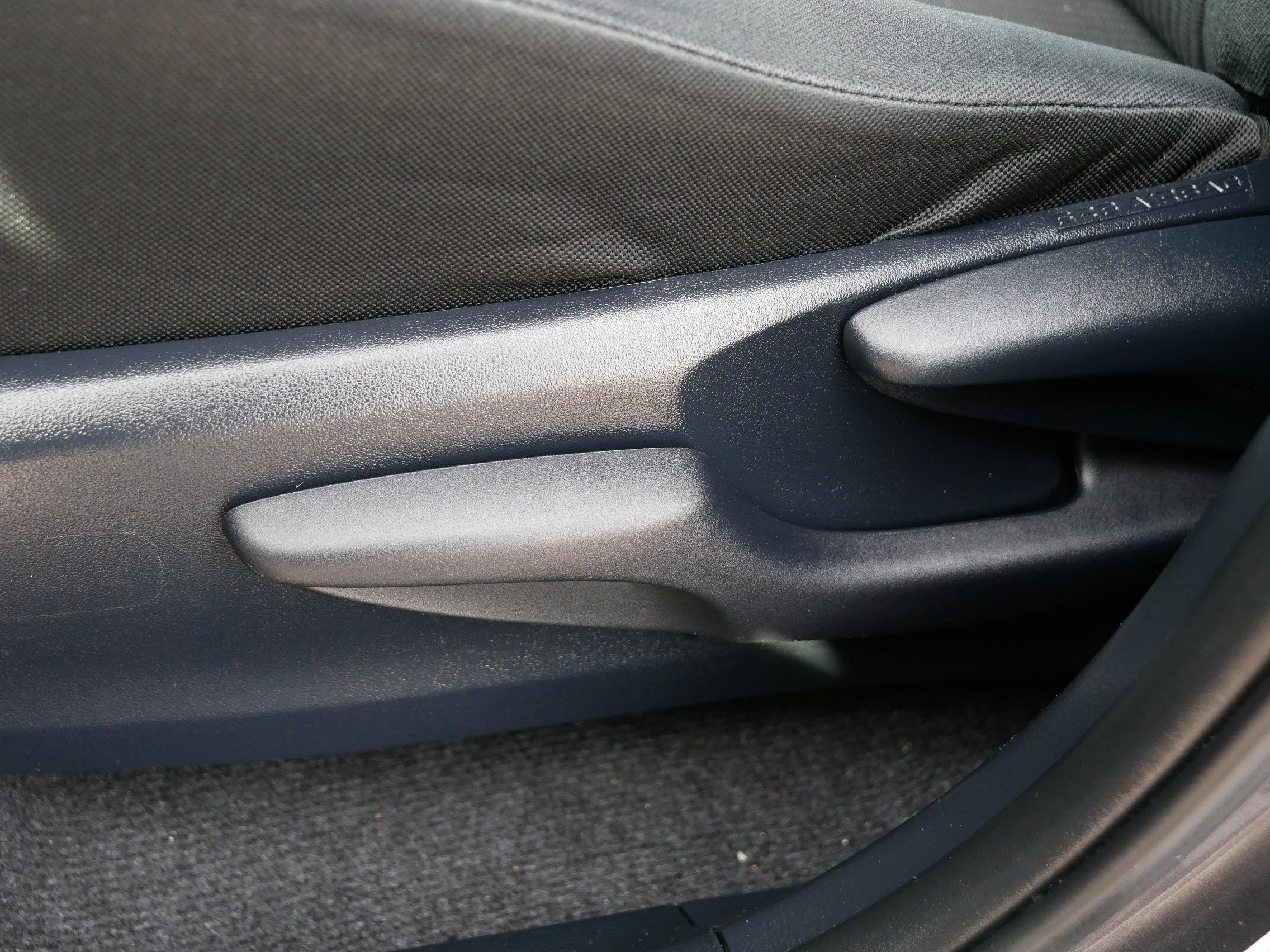 Used 2017 Toyota RAV4 LE w/ All Weather Liner Package AWD/4WD image 20