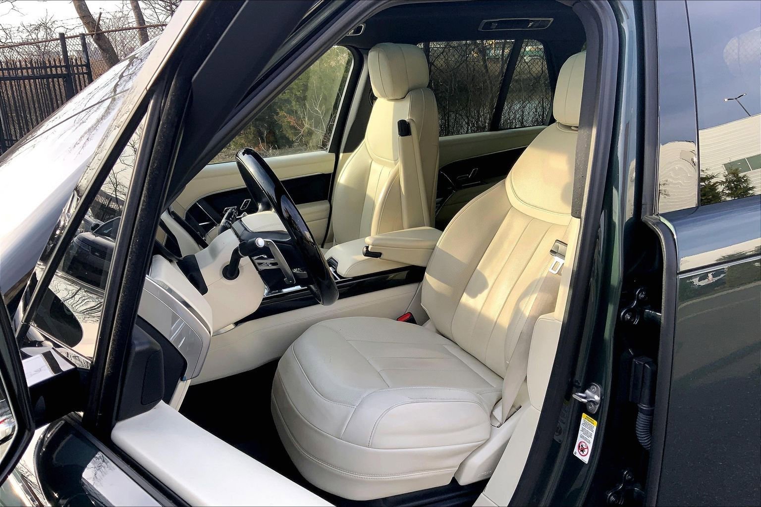 Used 2023 Land Rover Range Rover SE AWD/4WD image 7