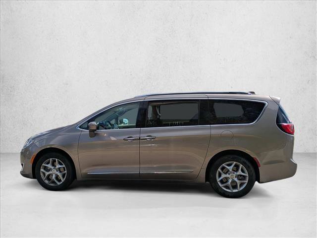 Used 2018 Chrysler Pacifica Touring-L w/ Tire & Wheel Group image 9