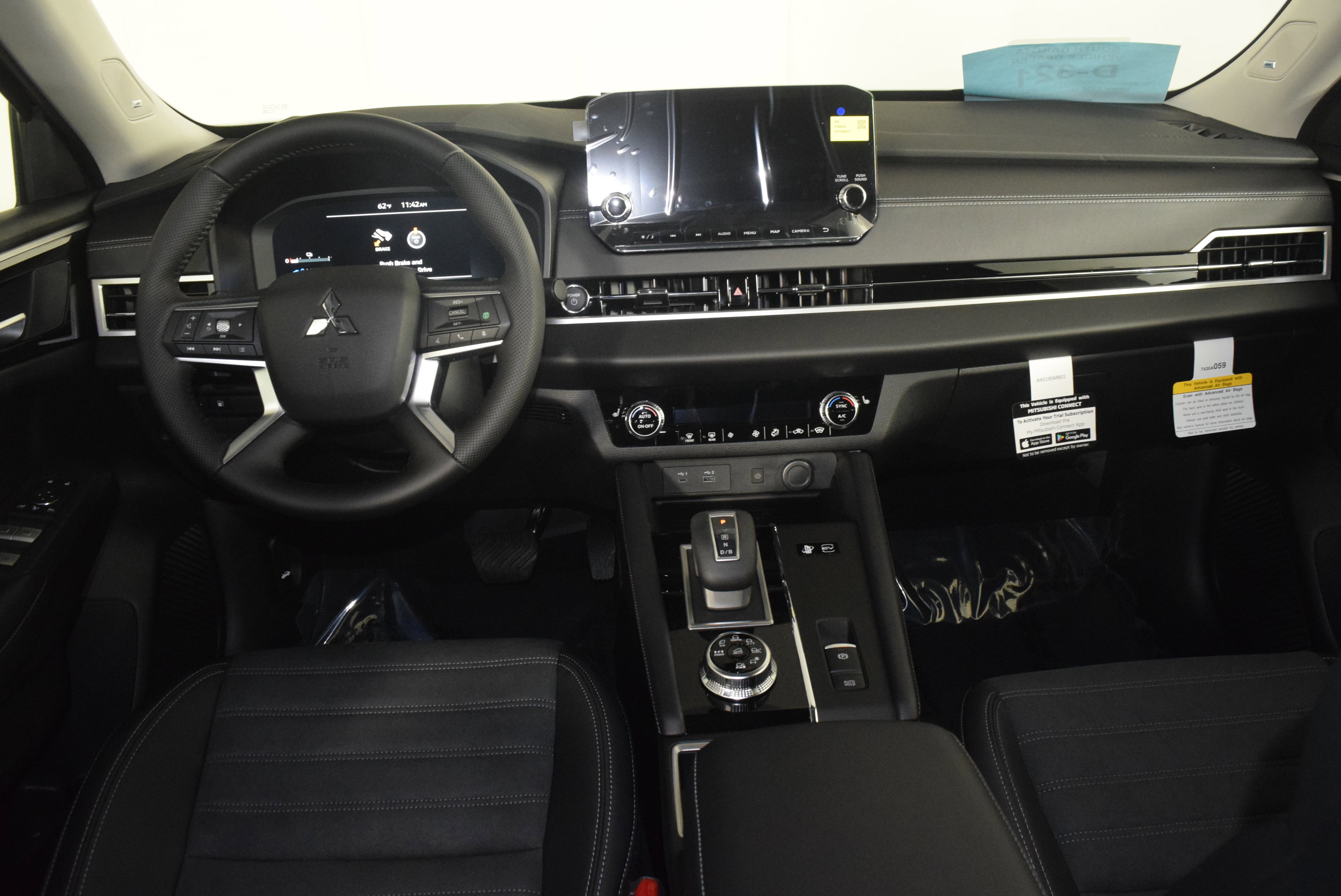Used 2025 Mitsubishi Outlander SE image 11