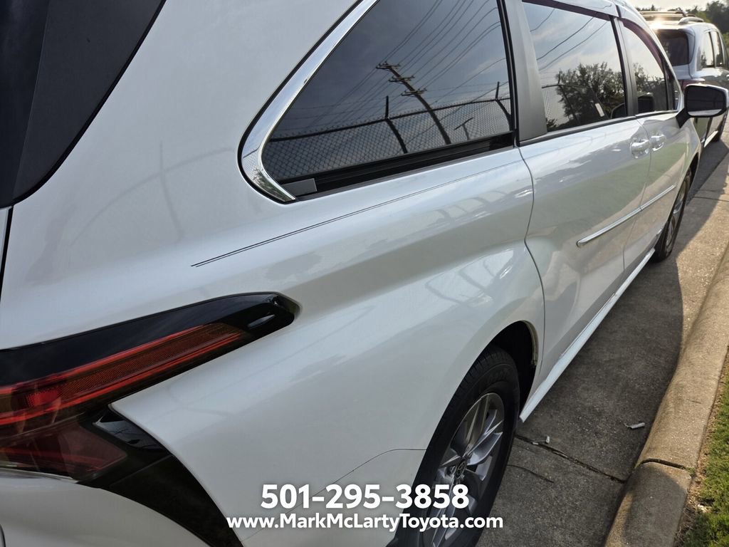 Used 2021 Toyota Sienna LE FWD image 9