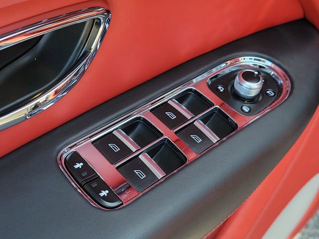 Used 2022 Bentley Bentayga image 19