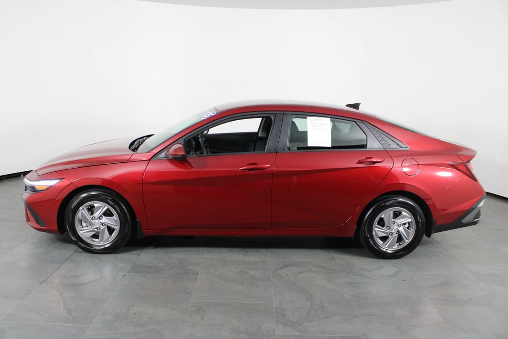 Certified 2025 Hyundai Elantra SE image 11