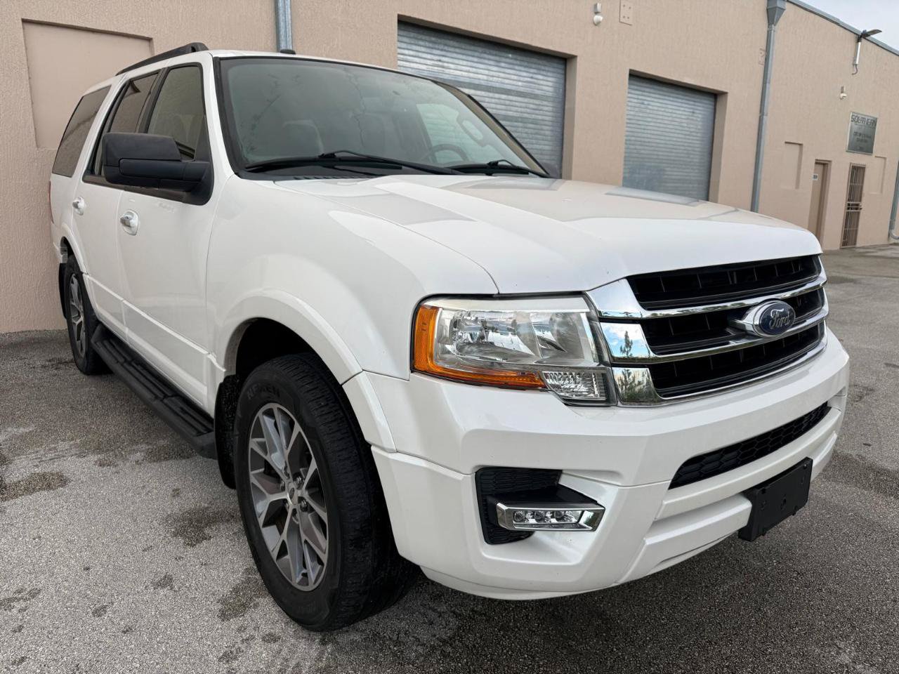 Used 2017 Ford Expedition XLT w/ Equipment Group 202A RWD image 11