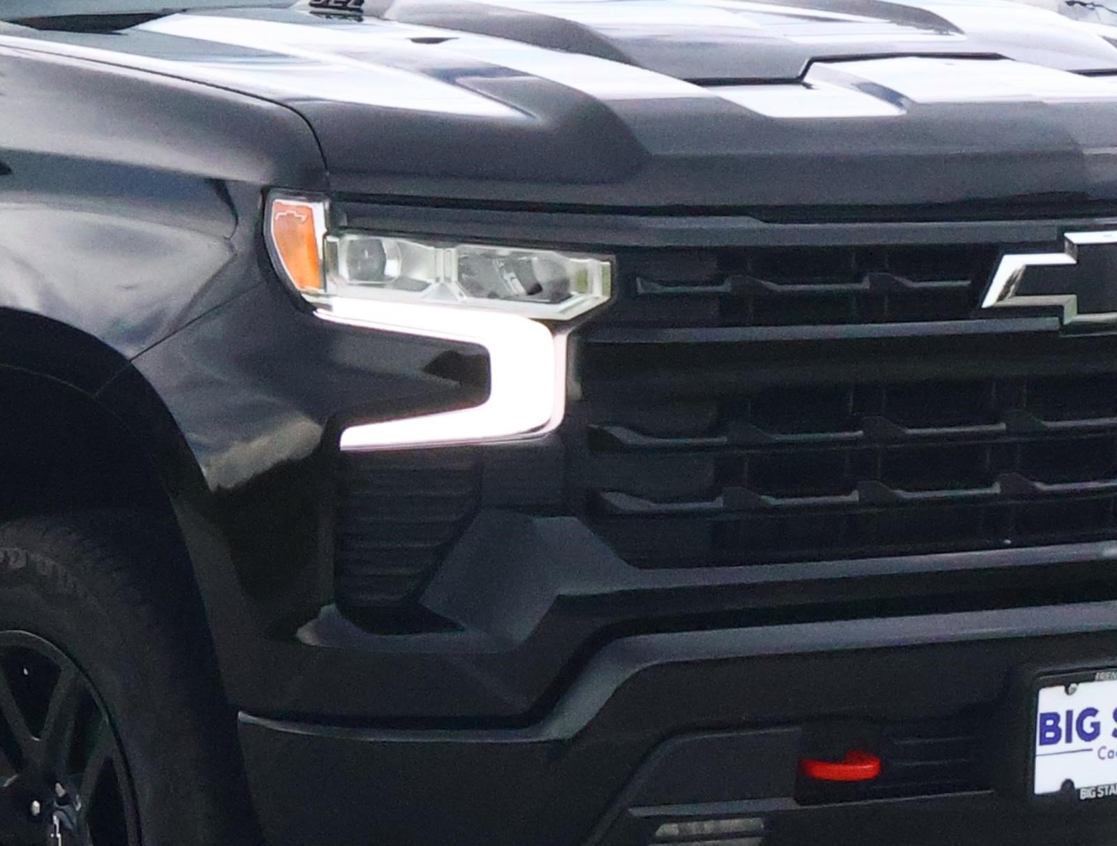Used 2025 Chevrolet Silverado 1500 LT Trail Boss w/ Convenience Package II AWD/4WD image 8