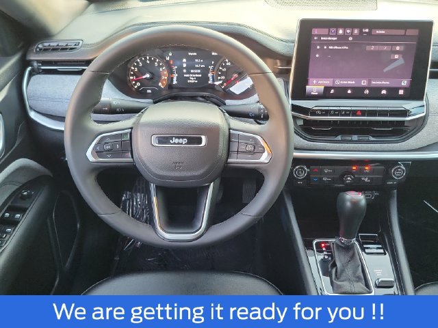 Used 2024 Jeep Compass Latitude AWD/4WD image 4