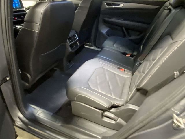 Used 2024 Volkswagen Atlas Cross Sport SE image 9
