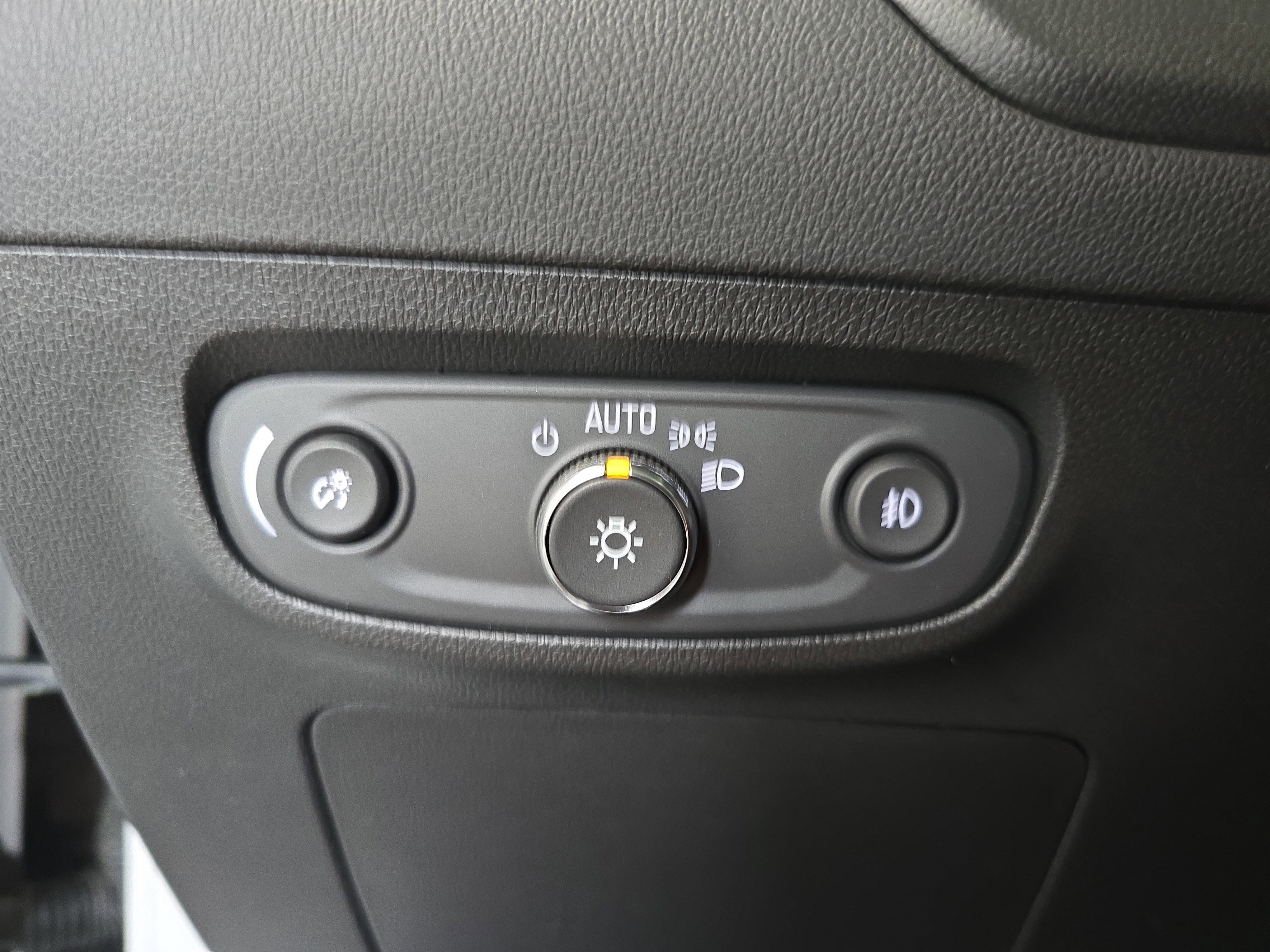 Used 2023 Buick Encore GX Select w/ Sport Touring Package FWD image 25