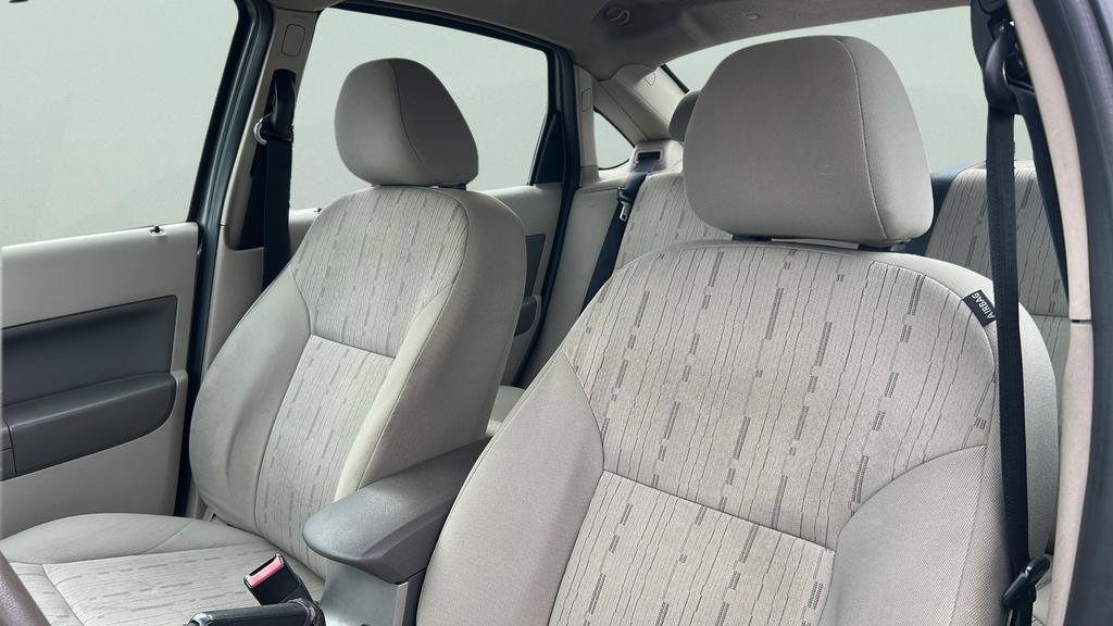 Used 2010 Ford Focus SE image 16
