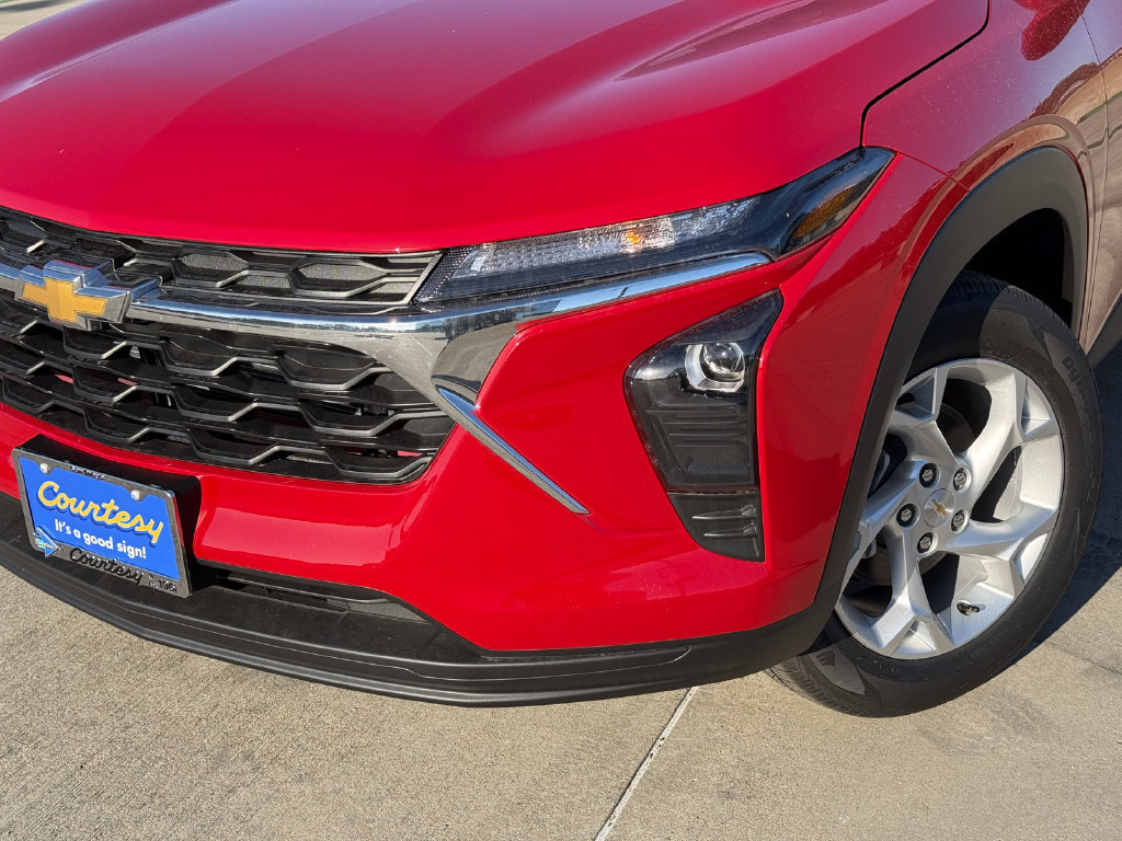 New 2026 Chevrolet Trax LS w/ LS Convenience Package FWD image 3