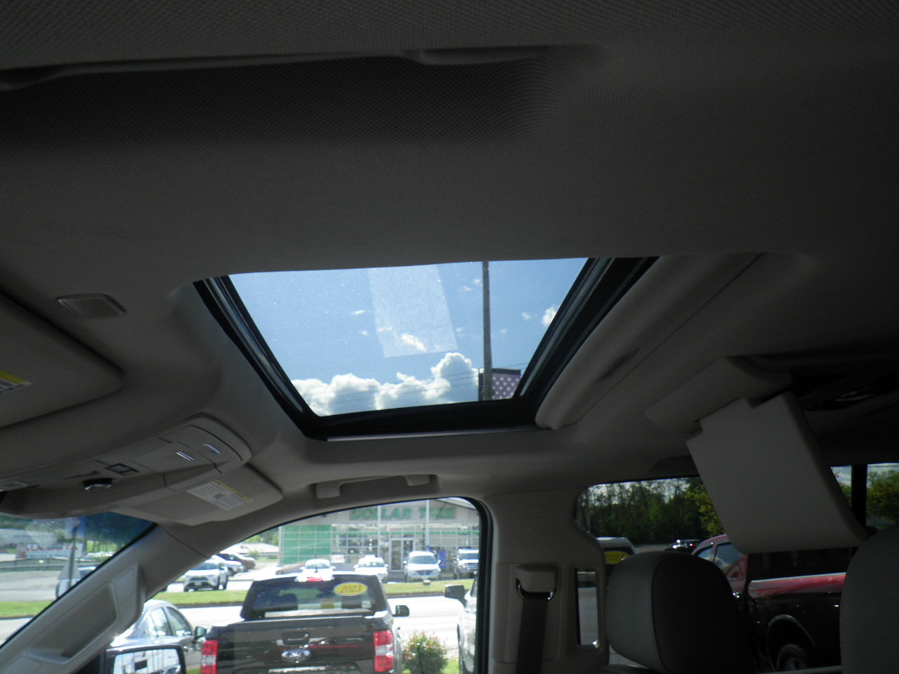 Used 2018 GMC Yukon XL SLT w/ Premium Edition image 18