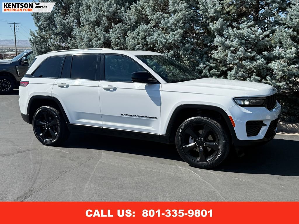 Used 2023 Jeep Grand Cherokee Altitude image 12