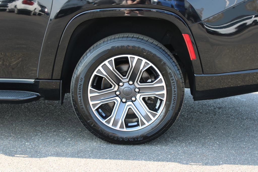 Used 2024 Jeep Wagoneer L Series II w/ Flexible Seating Group image 16