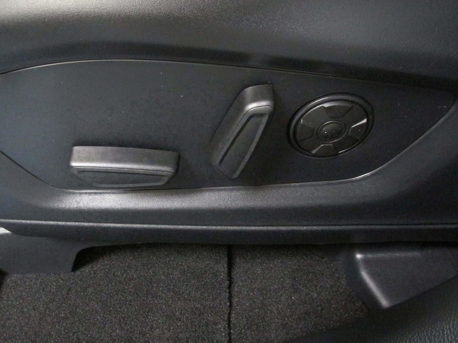New 2025 Ford Explorer Platinum w/ Ultimate Package image 28