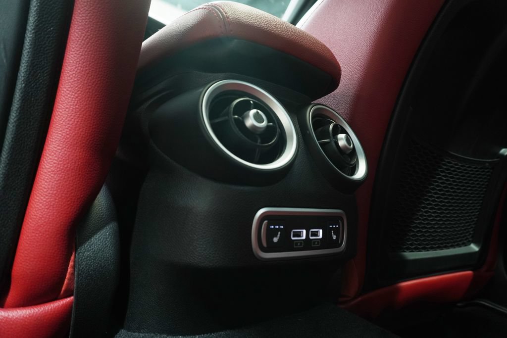 Used 2023 Alfa Romeo Giulia Veloce AWD/4WD image 14
