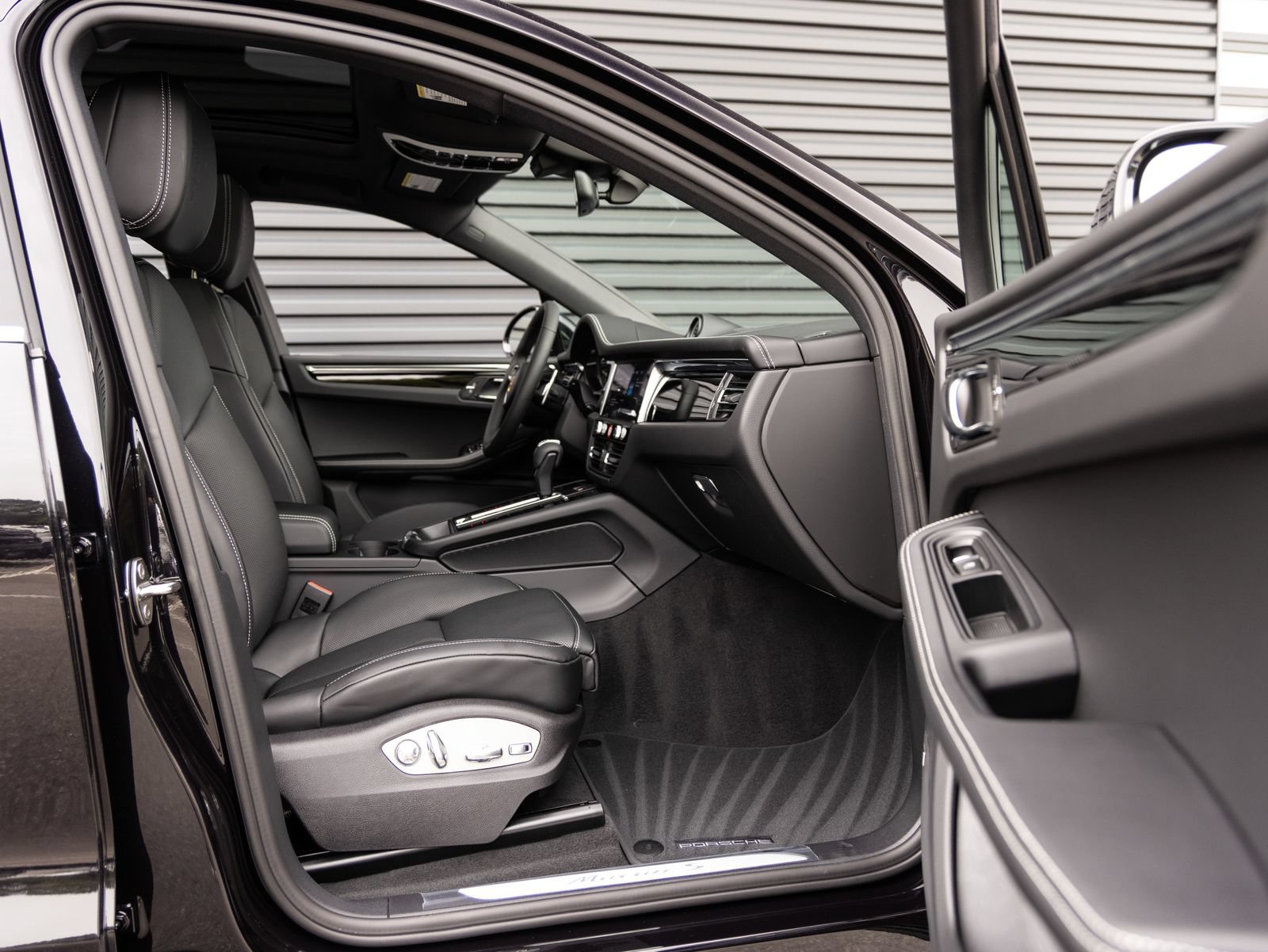 New 2026 Porsche Macan S AWD/4WD image 32