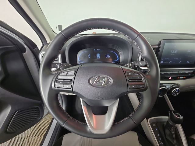 Used 2025 Hyundai Venue SEL image 26