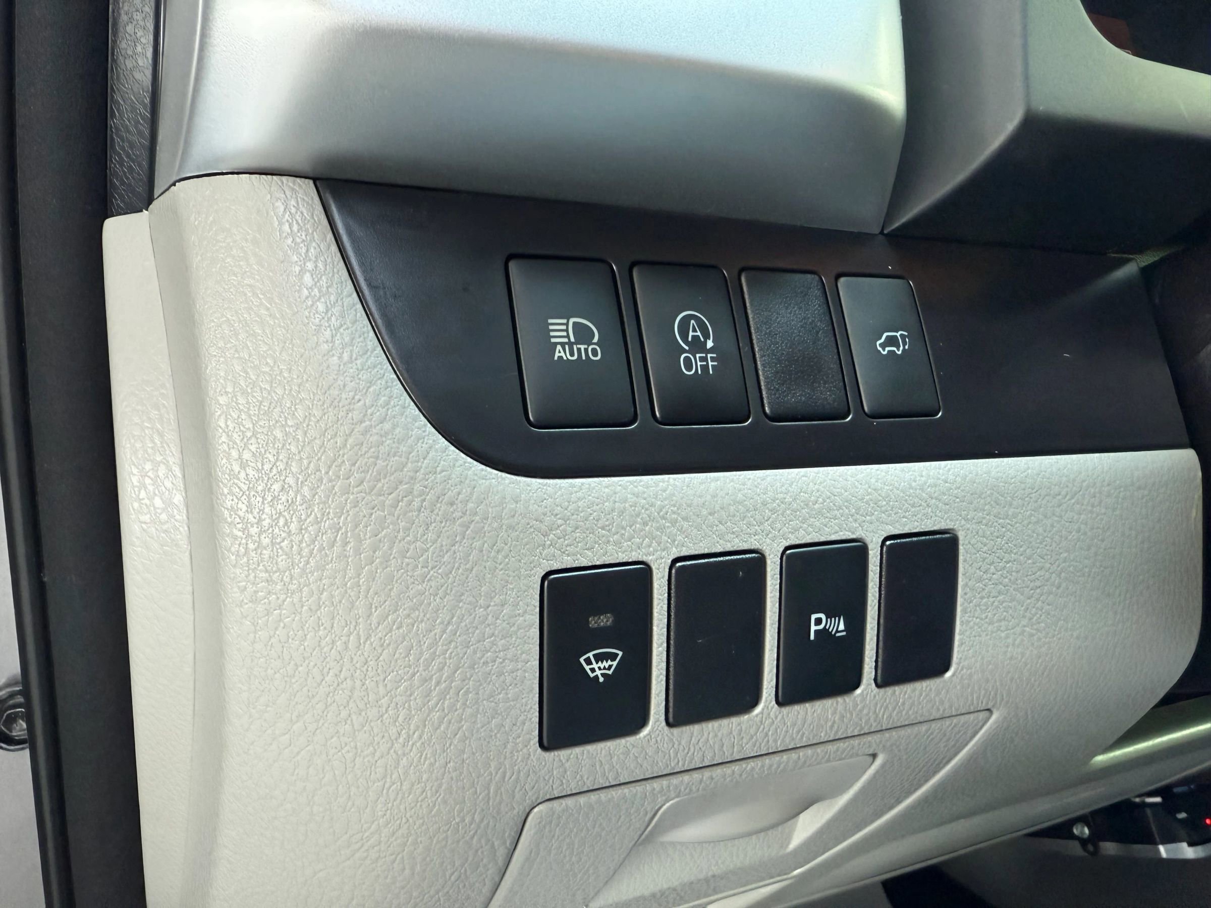 Used 2018 Toyota Highlander Limited image 35