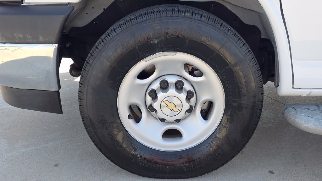 Used 2024 Chevrolet Express 2500 w/ Driver Convenience Package RWD image 10
