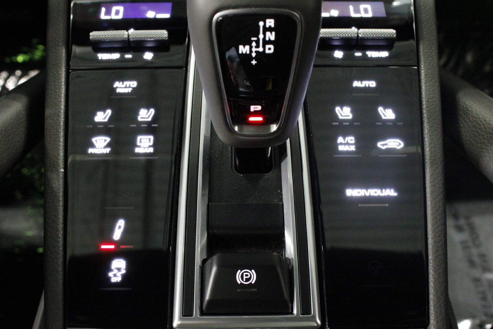 Certified 2022 Porsche Cayenne Platinum Edition AWD/4WD image 26