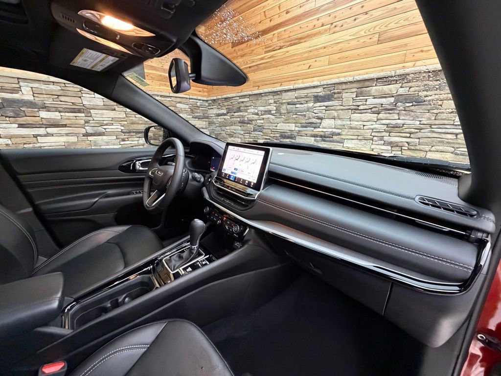 Used 2024 Jeep Compass Limited w/ High Altitude Package image 13