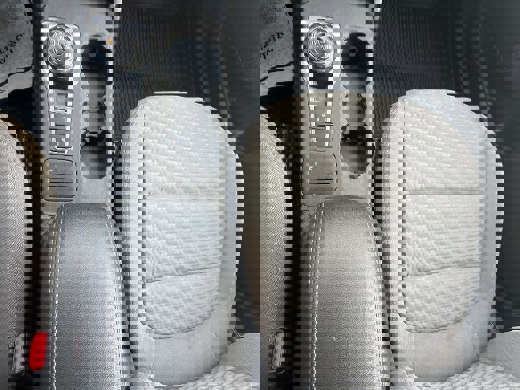 Used 2021 Ford Escape SE w/ SE Sport Appearance Package image 13