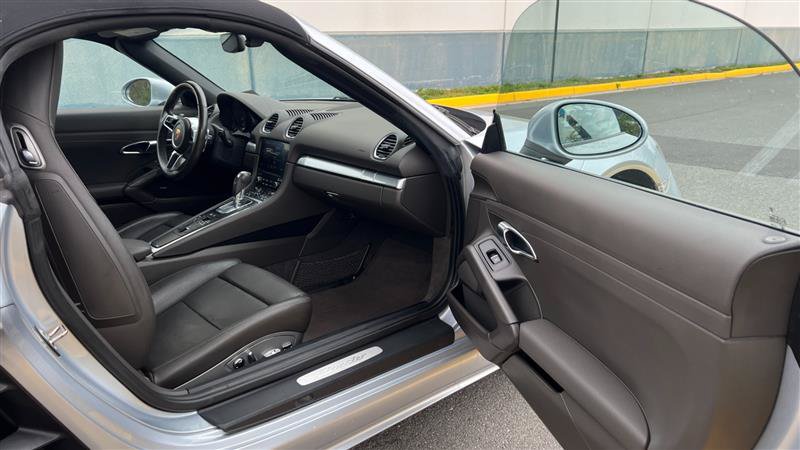 Used 2018 Porsche 718 Boxster RWD image 52