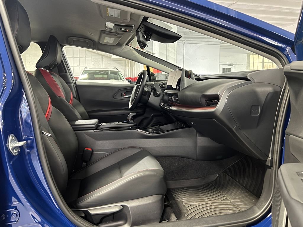 Used 2025 Toyota Prius XSE Premium image 23