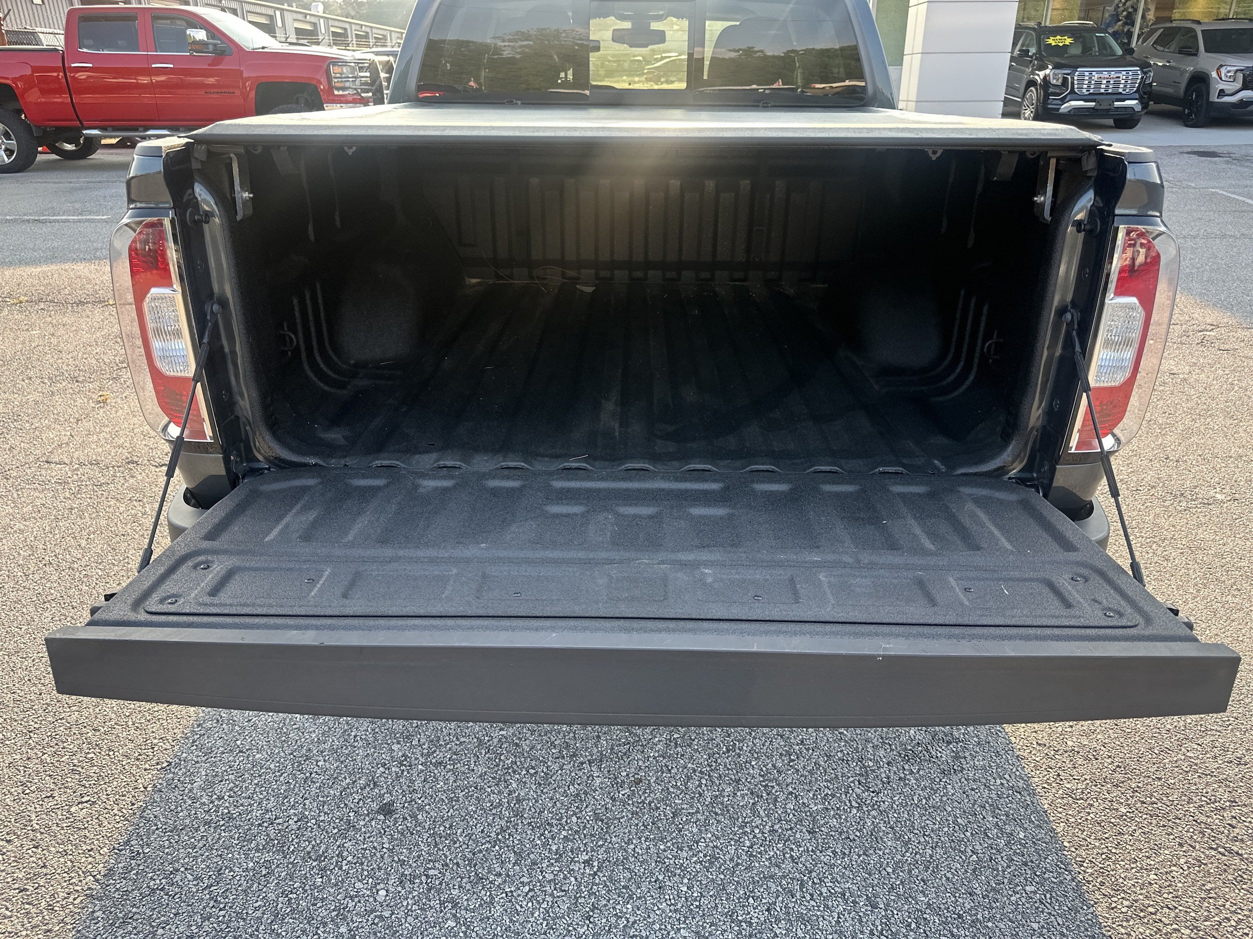 Used 2019 GMC Canyon SLE w/ SLE Convenience Package RWD image 18
