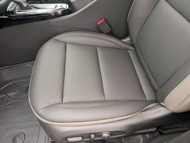 New 2026 Chevrolet Trax ACTIV w/ Sunroof Package FWD image 19