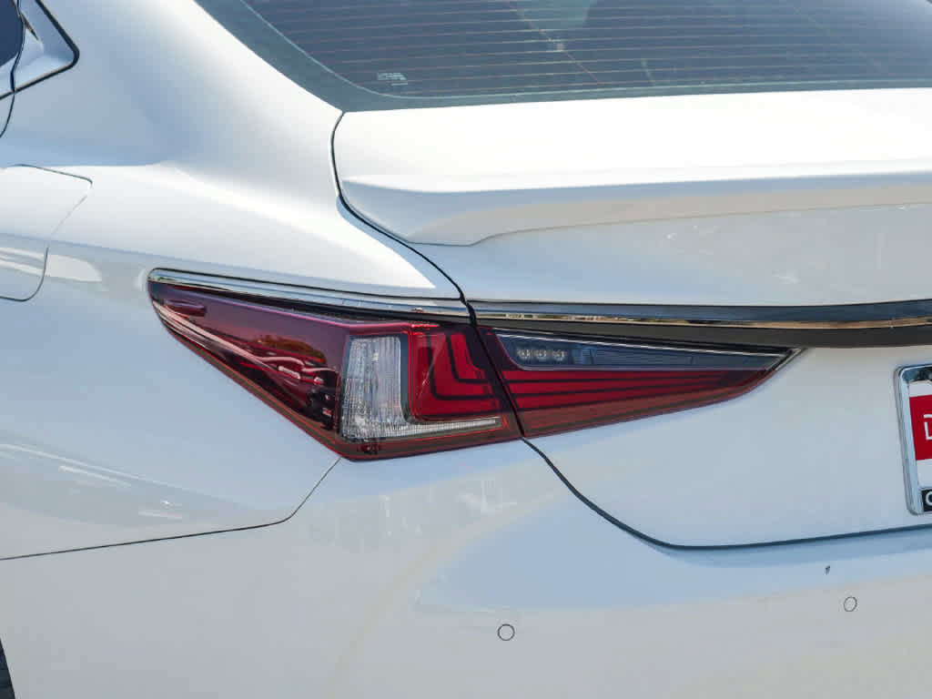 Used 2024 Lexus ES 350 F Sport w/ Accessory Package (Z2) FWD image 7