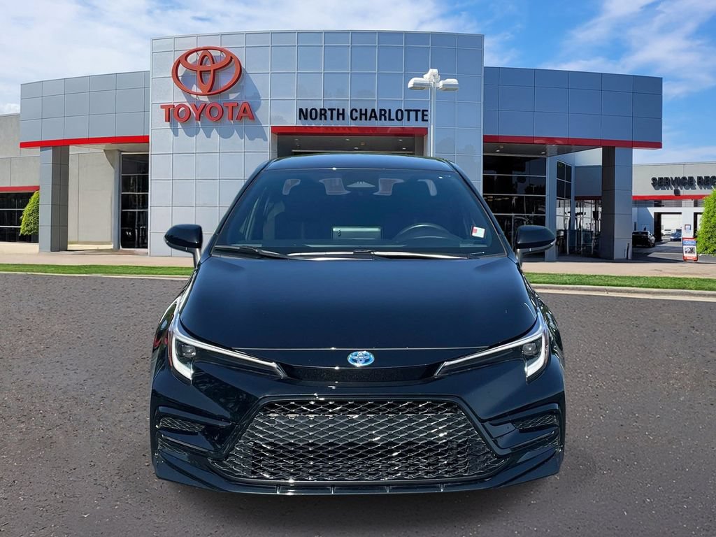 Used 2025 Toyota Corolla SE FWD image 3