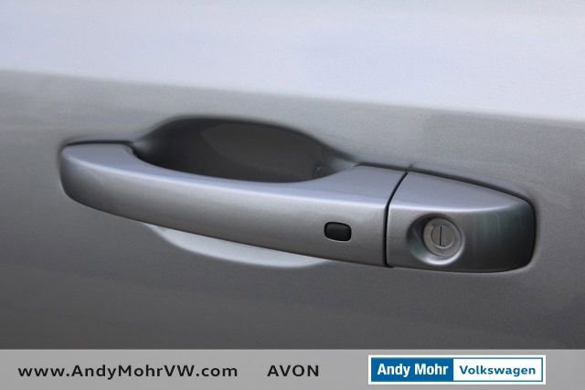 Used 2018 Chrysler 300 Touring w/ Driver Convenience Group image 15