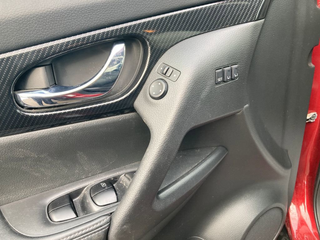 Used 2018 Nissan Rogue SL w/ Premium Package image 14