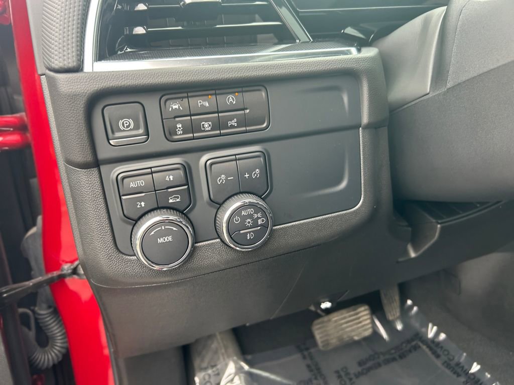 Used 2025 Chevrolet Suburban RST w/ Comfort Package AWD/4WD image 21