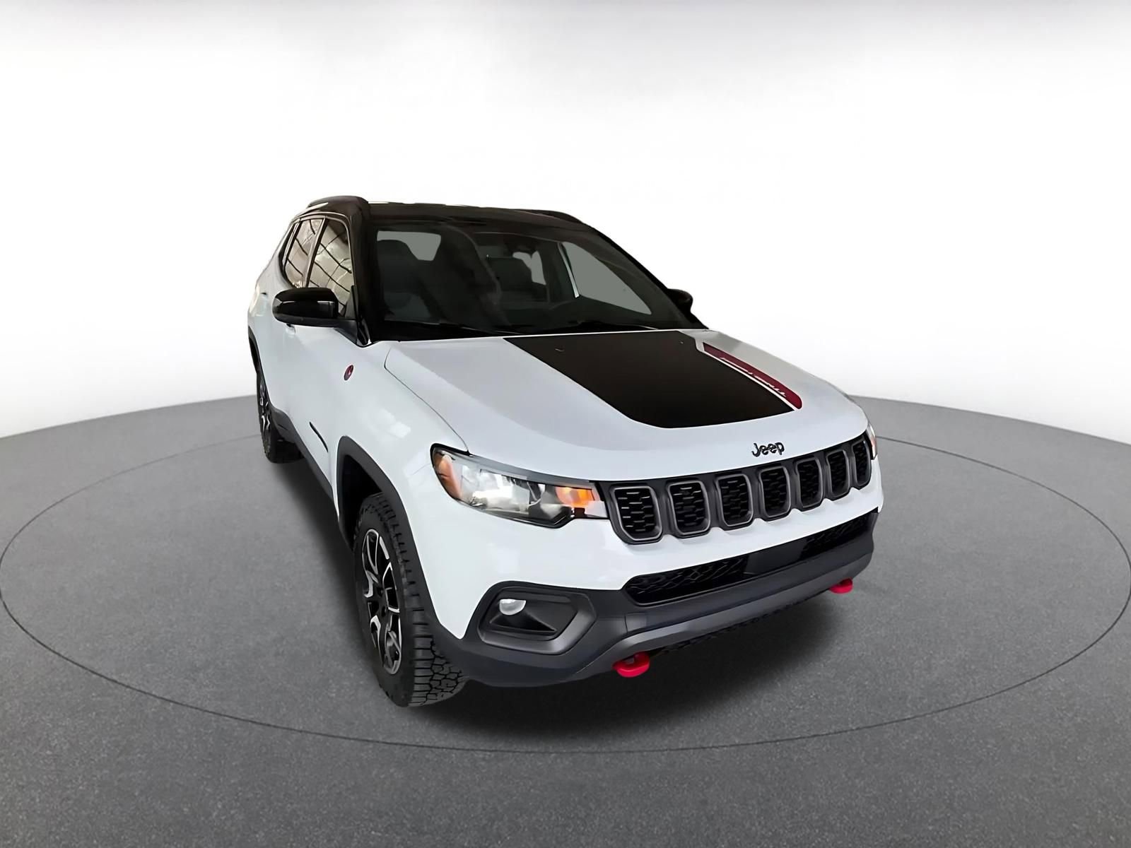 Used 2025 Jeep Compass Trailhawk AWD/4WD image 3