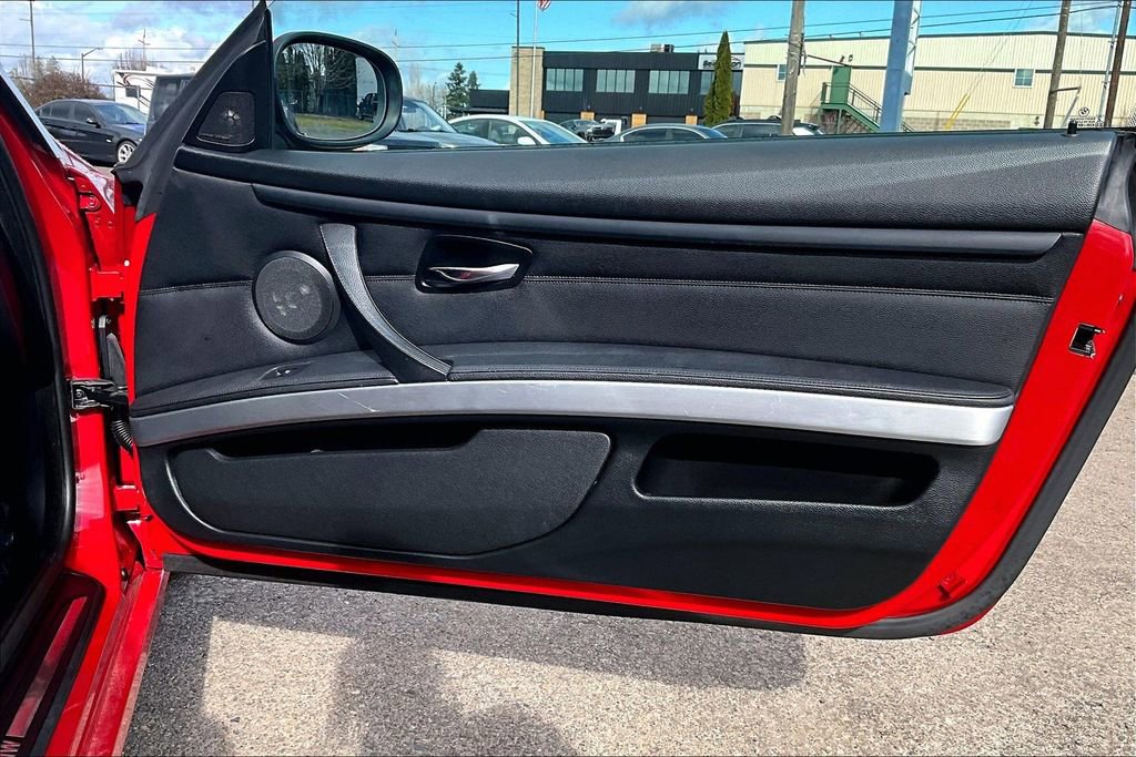 Used 2013 BMW 335i Convertible image 24