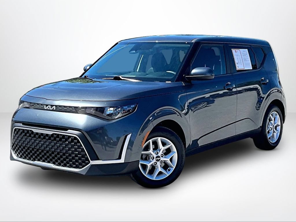 Used 2023 Kia Soul LX w/ Option Group 015 FWD image 2
